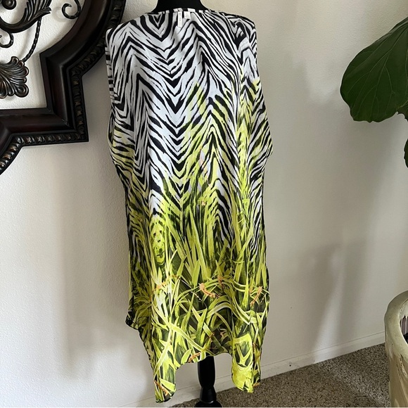 C Est. 1946 Women’s Animal Print Open Front Black White Green Orange Kimono NWOT - Picture 7 of 16